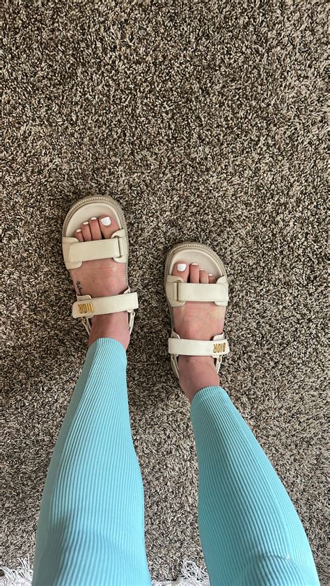 Feet – Feetify.com.